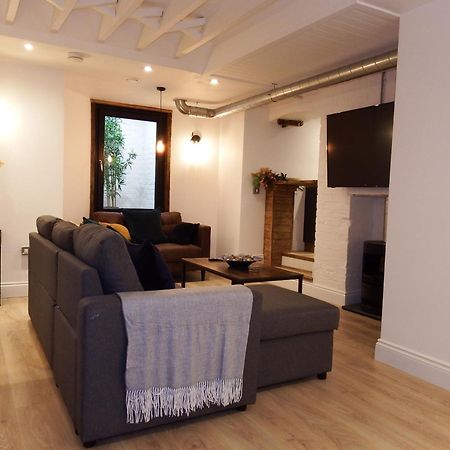Newly Renovated Stunning Warehouse Apartment Борнмут Экстерьер фото