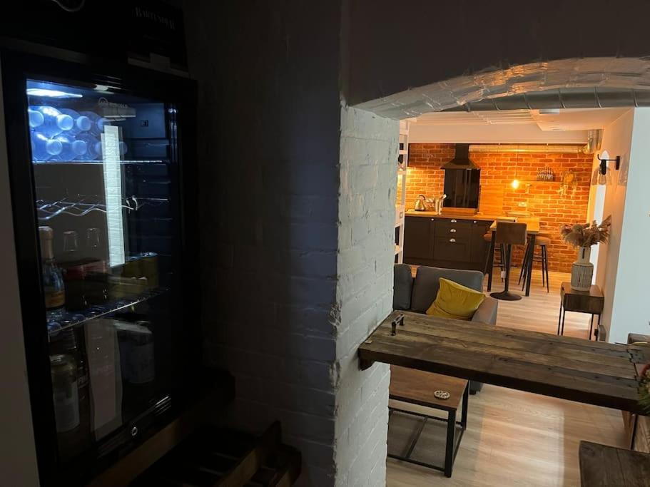 Newly Renovated Stunning Warehouse Apartment Борнмут Экстерьер фото