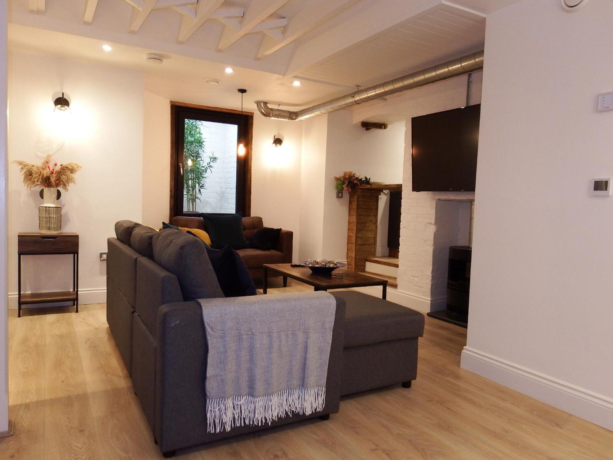 Newly Renovated Stunning Warehouse Apartment Борнмут Экстерьер фото