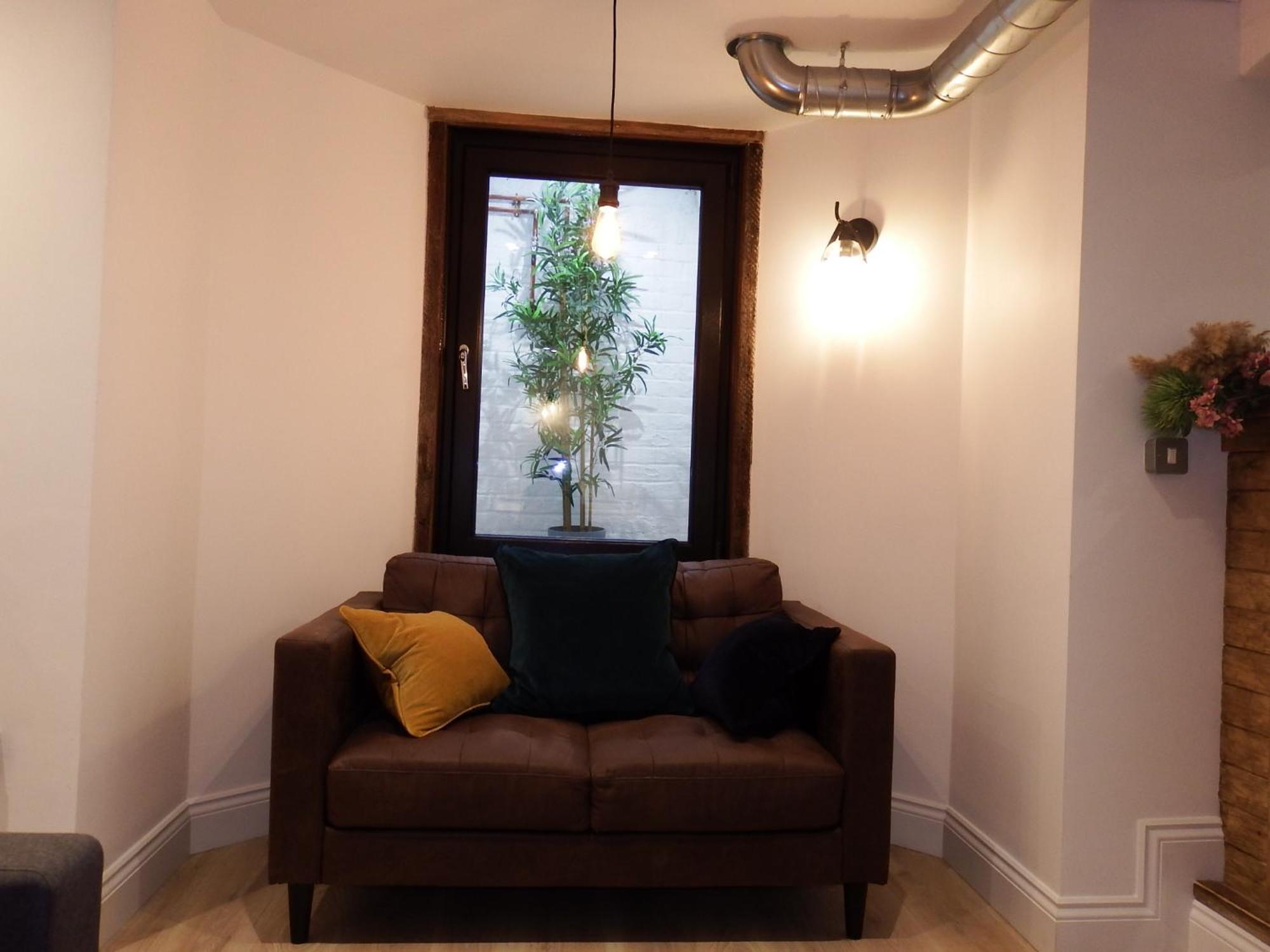 Newly Renovated Stunning Warehouse Apartment Борнмут Экстерьер фото
