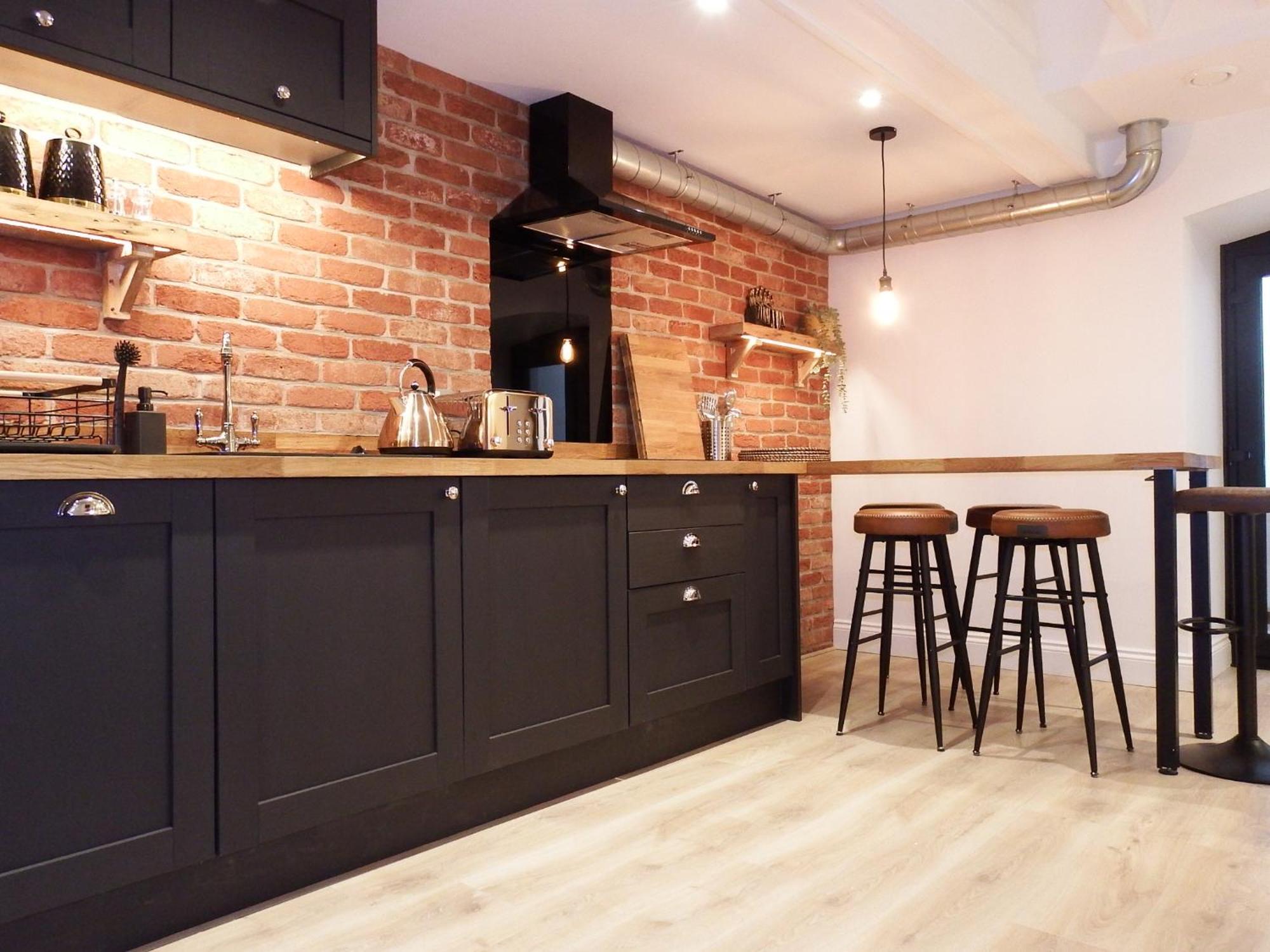 Newly Renovated Stunning Warehouse Apartment Борнмут Экстерьер фото