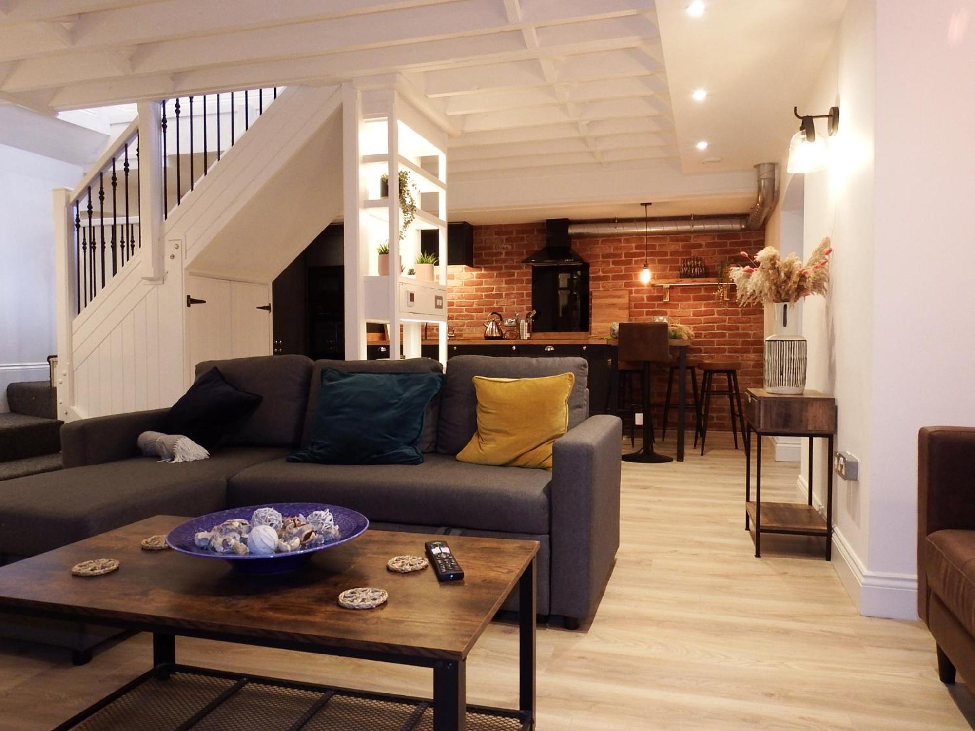 Newly Renovated Stunning Warehouse Apartment Борнмут Экстерьер фото