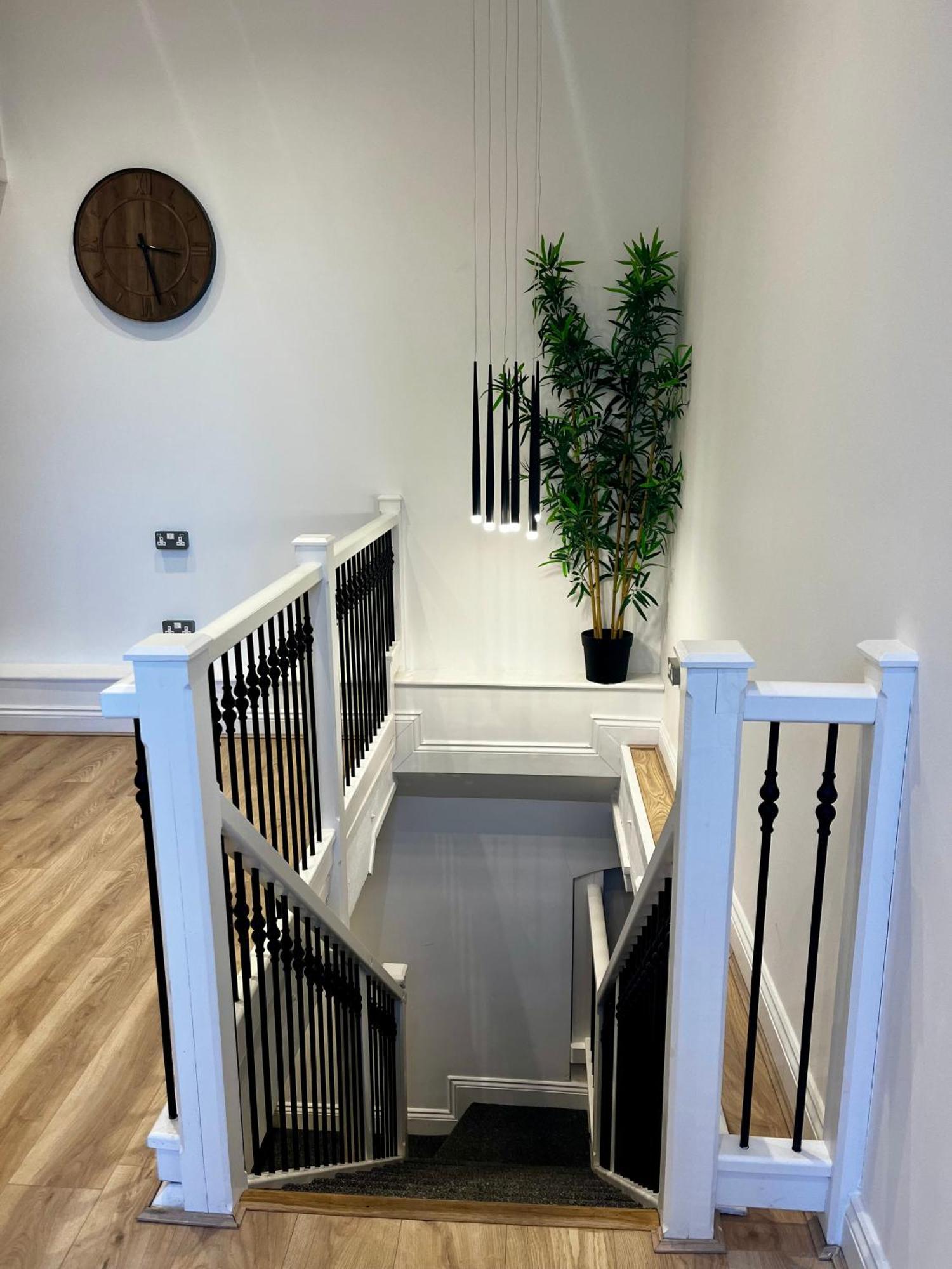 Newly Renovated Stunning Warehouse Apartment Борнмут Экстерьер фото
